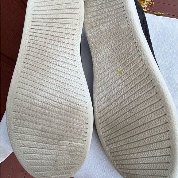 Allbirds black New Zealand merino wool laced ankle shoes. Very warm, comfy, M13 - Picture 8 of 9